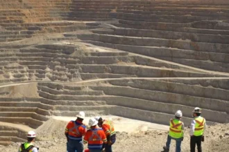 Newmont completa reestructuración global tras fusión con Newcrest y reduce un 16% su fuerza laboral