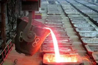 Níquel alcanza máximos en dos años y tensiona el mercado por recortes en Indonesia