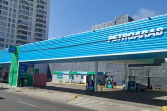 Nueva estación Petroarab en Valparaíso genera polémica por similitud con Aramco