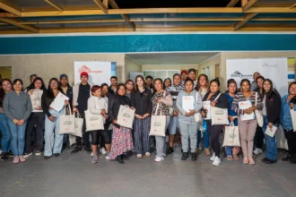 Nueva generación de vecinos del borde costero sur de Iquique se integra a Programa Nivelación de Estudios 2026