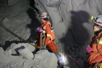 Nuevo modelo teórico afina la energía de tronadura en túneles con RMR y variables geomecánicas