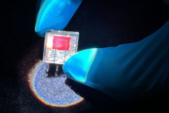 Nuevo Récord de Eficiencia en Células Solares de Perovskita: Alcanzan el 25,7% Gracias a Innovadora Tecnología en Tándem