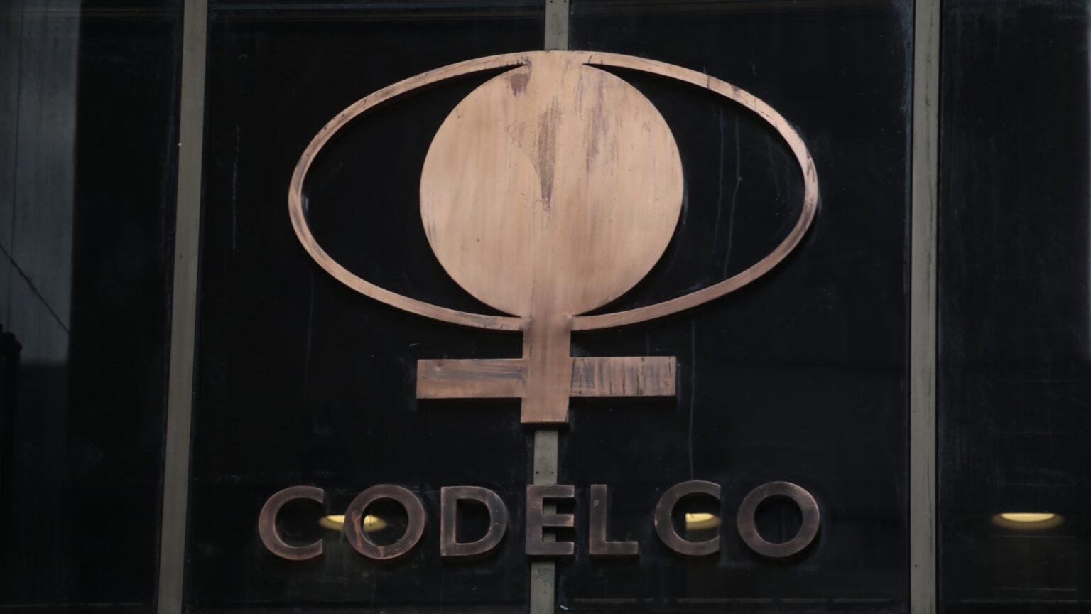 Ocho teletones o tres veces el presupuesto de Contraloría: La magnitud de las pérdidas de Codelco por El Teniente