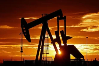 OPEP+ acuerda subir 206.000 barriles diarios desde mayo si reabre Ormuz