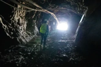 Operador Jumbo, Simba y equipos subterráneos: vacantes activas en minería para postular hoy en Chile