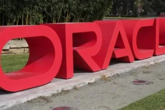 Oracle inicia despidos masivos mientras acelera su gasto en centros de datos para IA