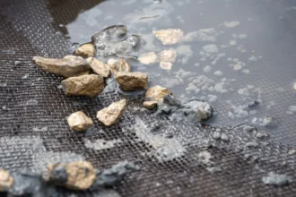 Oro alcanza máximo de siete semanas y la plata marca nuevo récord histórico