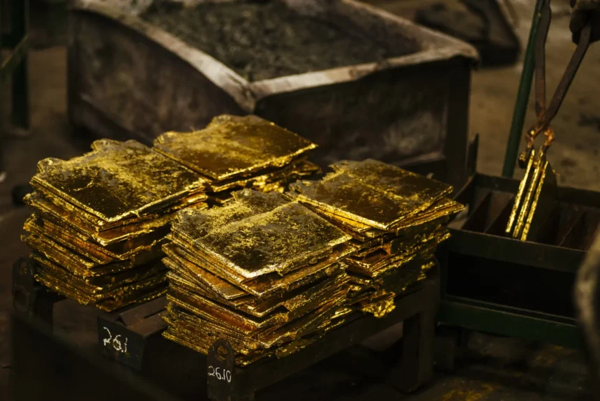 Oro cae 12% desde el inicio de la guerra y arrastra al aluminio, el cobre y a la bolsa canadiense