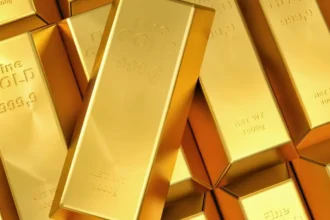 Oro rompe racha de cuatro sesiones al alza tras nuevas amenazas de Trump sobre Irán