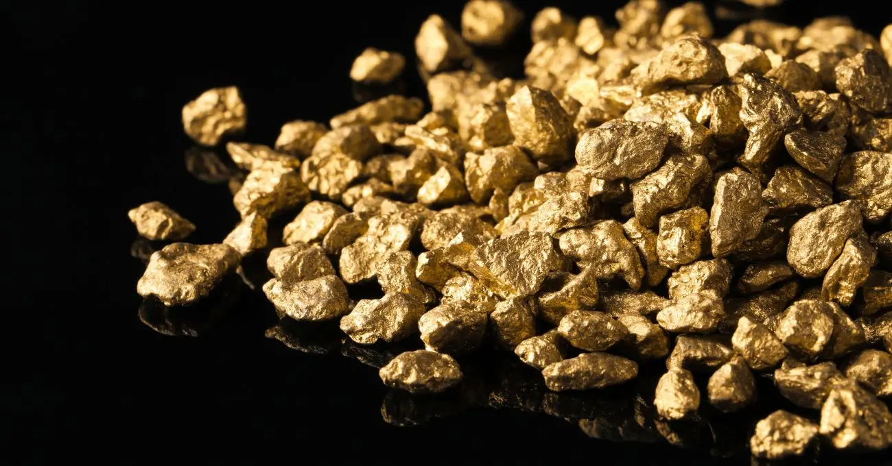 Oro supera los US$ 4.300 la onza impulsado por debilidad del dólar
