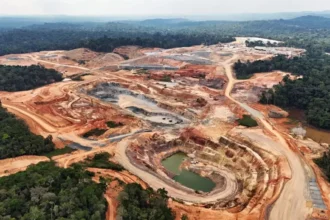 Oro y petróleo: mineras a cielo abierto enfrentan mayor presión de costos por el shock energético