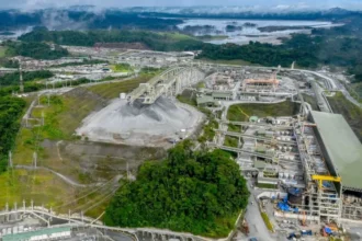 Panamá vuelve a dejar en suspenso el futuro de su única mina de cobre: está paralizada desde 2023