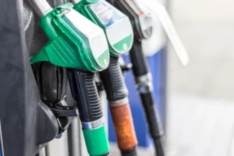 Mepco ajustado reduce alza de bencinas a $22: cambio técnico del Gobierno modera impacto en combustibles