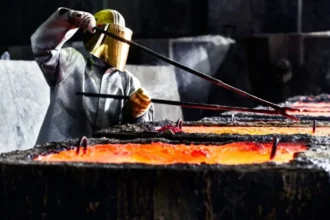 Paradas extensas en fundiciones de cobre en Zambia afectan suministro regional