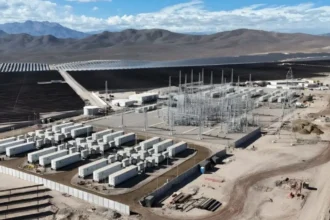 Parque Solar Desierto de Atacama inicia operaciones y lidera transición energética chilena