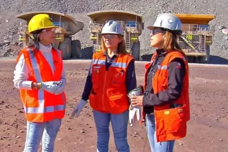 Participación femenina en industrias tradicionales crece con programas de formación y paridad en Chile