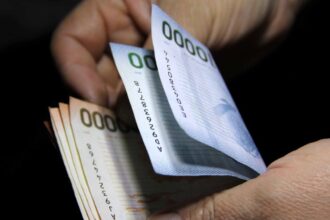 Pensionados pueden retirar fondos de la AFC en línea o presencialmente: Descubre cómo hacerlo eficientemente