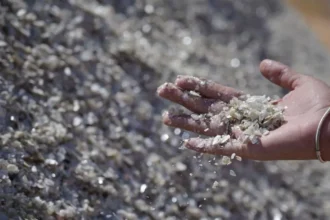 Pentágono pide 13 minerales críticos con proyectos sobre US$500 millones a un día del ataque a Irán