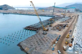 China y Corea del Sur compiten por el control logístico en puertos peruanos