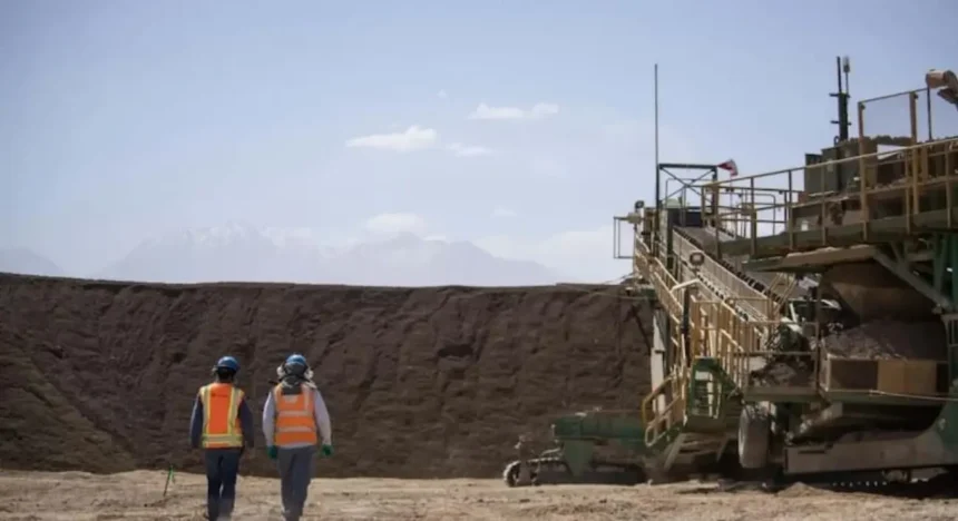 Perú: Expertos advierten que permisos lentos y minería ilegal frenan competitividad minera