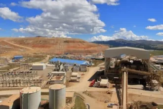 Perú: Yanacocha sostiene el liderazgo aurífero en 2025 pese al retroceso de noviembre