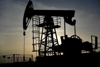 Petróleo Brent cae 6% tras tensiones en Oriente Medio y declaraciones clave