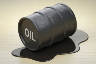 Petróleo cede tras fuerte salto y el mercado sigue atento a Irán y Ormuz