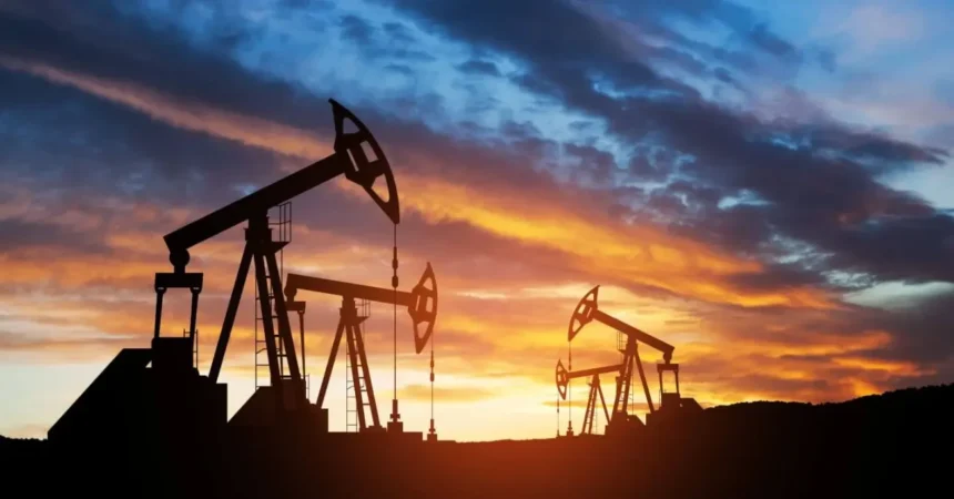 Petróleo de Texas baja 2,2% y mercado sigue de cerca contactos entre Washington y Teherán