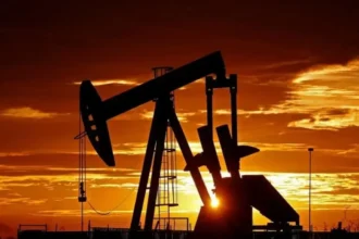 Petróleo roza los US$100: tensiones por frágil alto el fuego reactivan temores de suministro