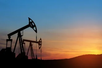 Petróleo sobre US$100: costos mineros podrían subir hasta 20% si persiste el shock energético