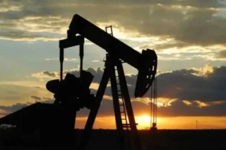 Petróleo vuelve a rozar los US$100: AIE advierte la mayor disrupción de suministro de la historia tras ataques a naves