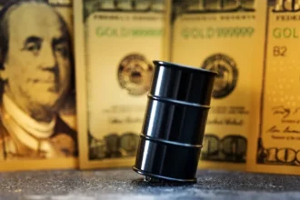 Petróleo WTI supera los US$104 tras discurso de Trump y vuelve a tensionar al mercado