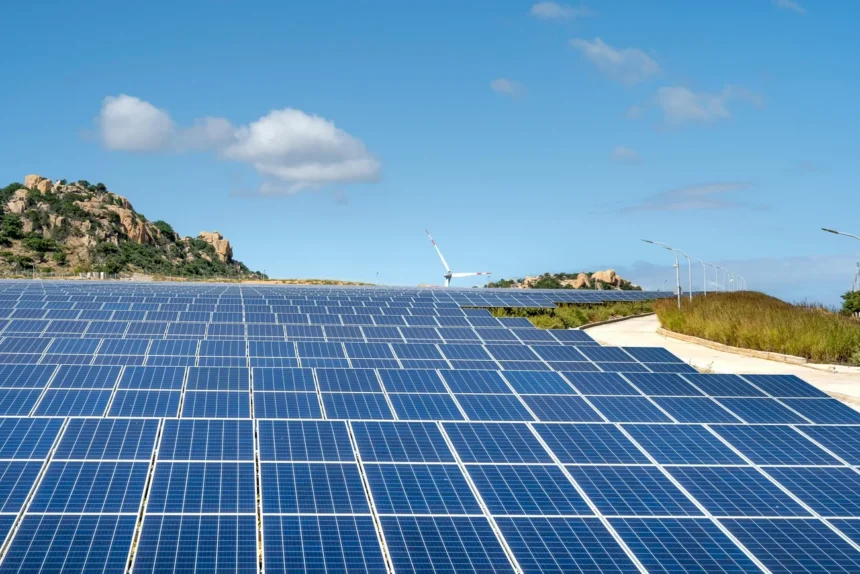 China inaugura la mayor fábrica de paneles solares de perovskita del mundo