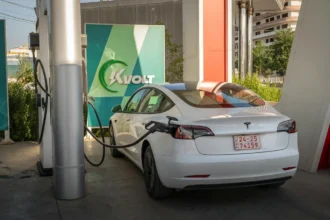 Propietarios de vehículos eléctricos los reemplazan cuatro veces más rápido que los de combustión