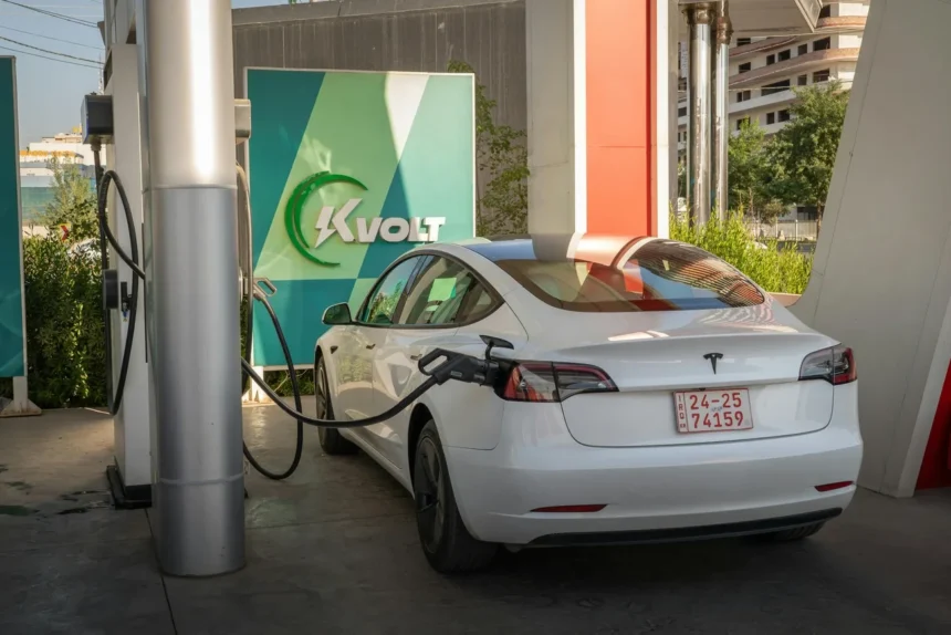 Propietarios de vehículos eléctricos los reemplazan cuatro veces más rápido que los de combustión