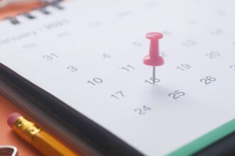 Planifica tus escapadas: Calendario completo de feriados y fines de semana largos para el resto de 2025
