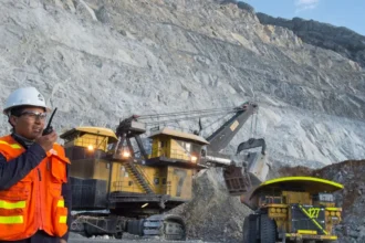Plazos de proyectos mineros se disparan por retrasos en la Subsecretaría de las FF.AA. y la DGA