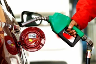 Precio de las bencinas en Chile subiría $30 por litro por crisis global