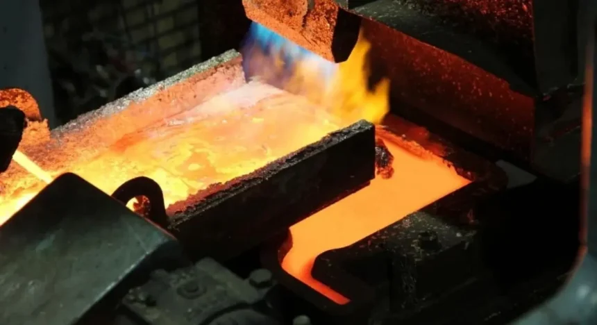 Precio del cobre cae a US$5,39: segundo peor registro del año en medio de la guerra y alerta por escenario global
