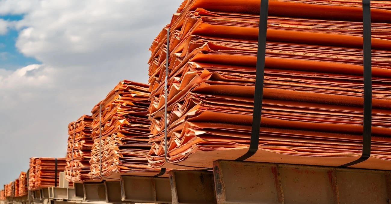 Precio del cobre retrocede a US$10.749 en la LME: toma de ganancias marca inicio de semana