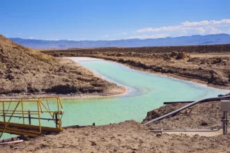 Precio del litio abrió a la baja este martes en China