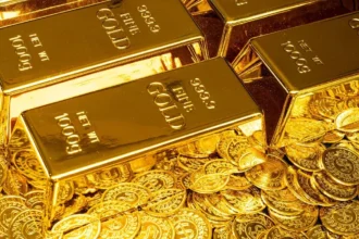 Precio del oro cae 8,9% y perfora los US$5.000: el ajuste que aceleró las ventas tras el giro del dólar
