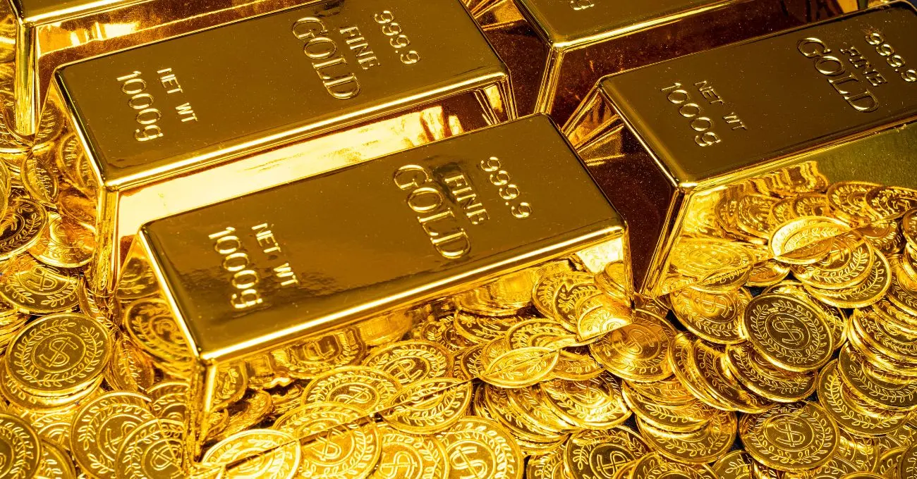 Precio del oro cae 8,9% y perfora los US$5.000: el ajuste que aceleró las ventas tras el giro del dólar