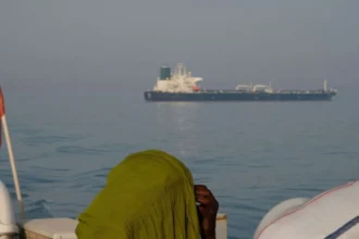 Precio del petróleo: Brent roza los US$ 100 tras incautación de buques en Ormuz y tensión geopolítica escala