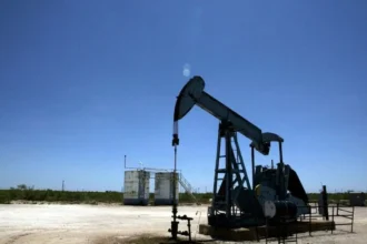 Precio del petróleo salta sobre los US$115: el factor geopolítico que podría empujar el crudo hasta US$200