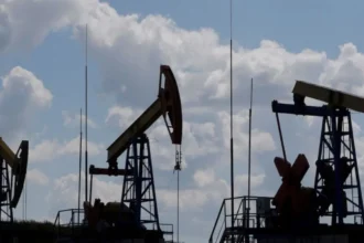 Precios del petróleo caen tras pausa de ataques de Trump contra Irán