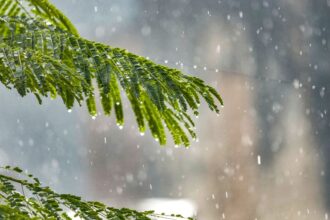 Prepárate Santiago: Lluvias intensas y bajas temperaturas marcarán el inicio del invierno esta semana
