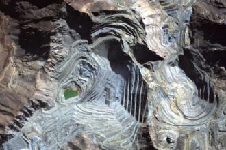 Presidente de Anglo American Destaca Beneficios del Acuerdo con Codelco para Chile