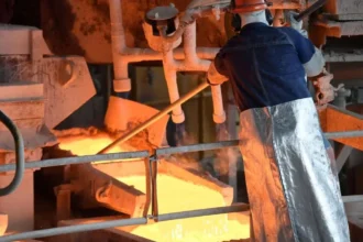 Producción de cobre: los 6,06 millones de toneladas que Chile vería recién en 2033 y el “tapón” que amenaza el salto cobre