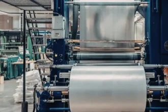 Producción industrial alemana cae inesperadamente en febrero, incertidumbre económica persiste